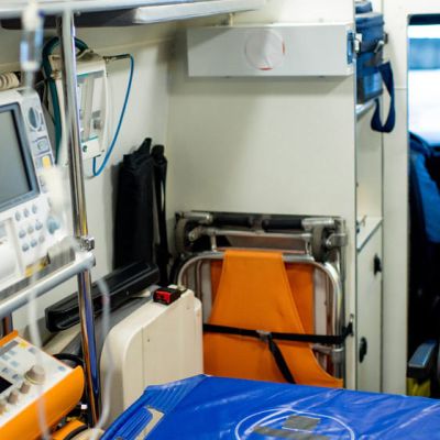 ασθενοφόρο για διακομιδή από ΜΕΘ